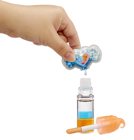 EAN 35051546580 - MGA Entertainment Yummiland Mystery Lip Gloss Doll - Gwen Gummybear imagen 4
