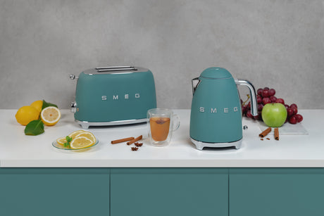 EAN 8017709329617 - Smeg KLF03EGMEU tetera eléctrica 1,7 L 2400 W Verde imagen 17