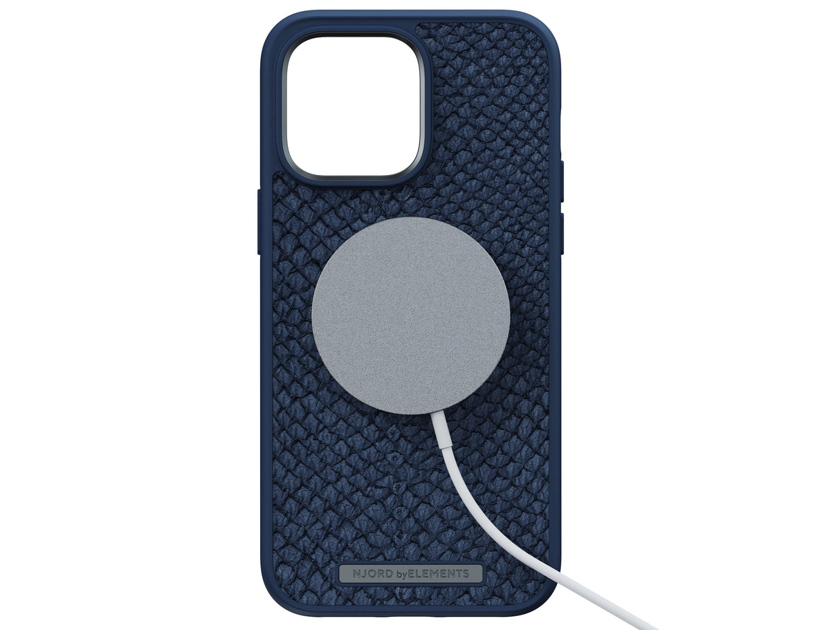 EAN 8720574621426 - Njord byELEMENTS Salmon Leather Magsafe funda para teléfono móvil 17 cm (6.7") Azul imagen 3