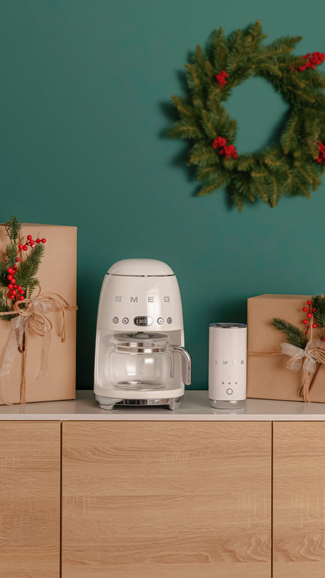 EAN 8017709280499 - Smeg DCF02CREU cafetera eléctrica Manual Cafetera de filtro 1,4 L imagen 17