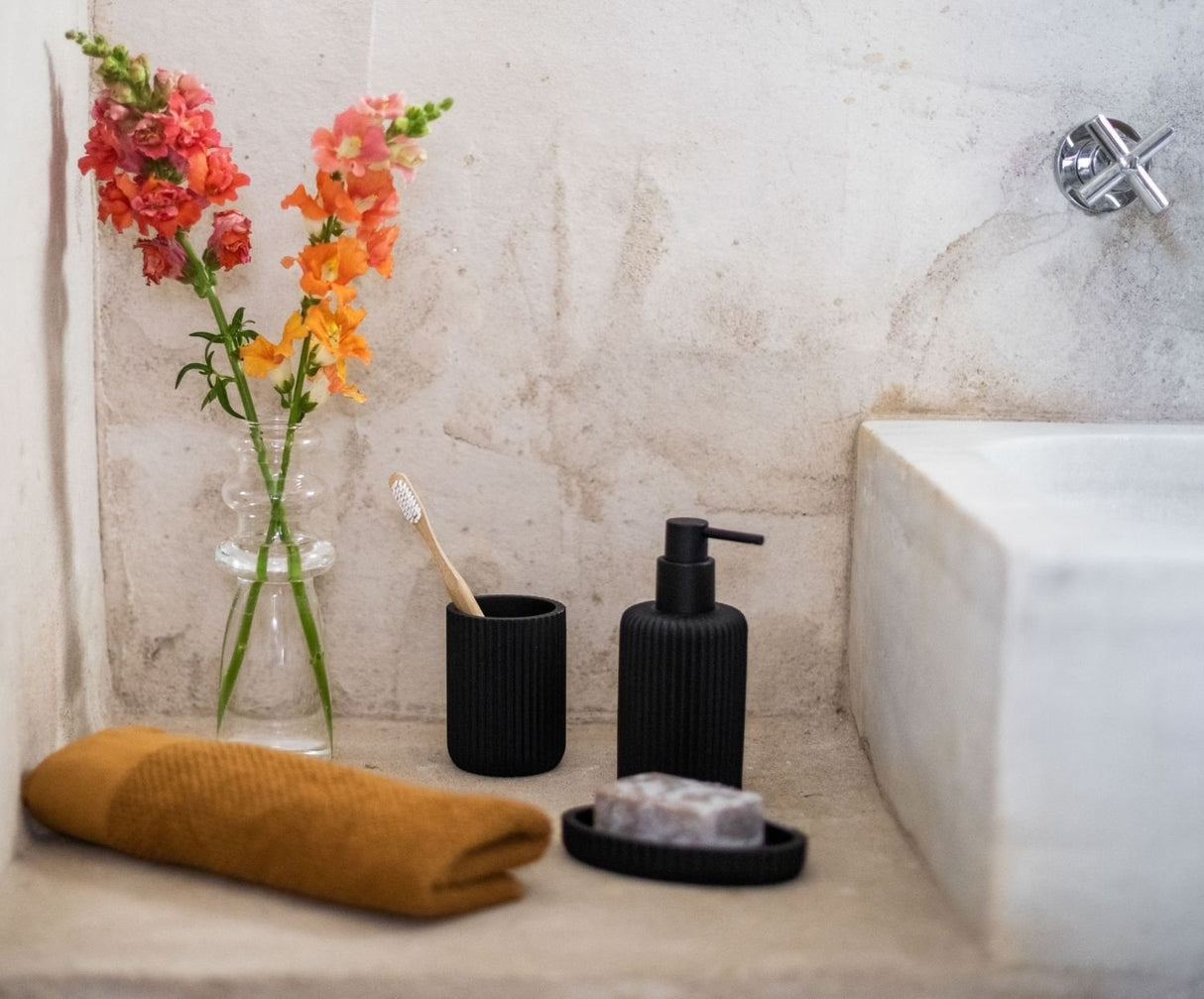 Dispensador Resina Negro Mate Ø7x16cm Andrea House