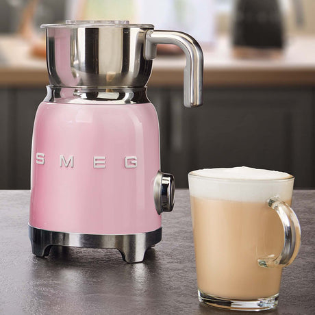 EAN 8017709316129 - Smeg MFF11PKEU espumador o calentador de leche Automático Rosa imagen 5