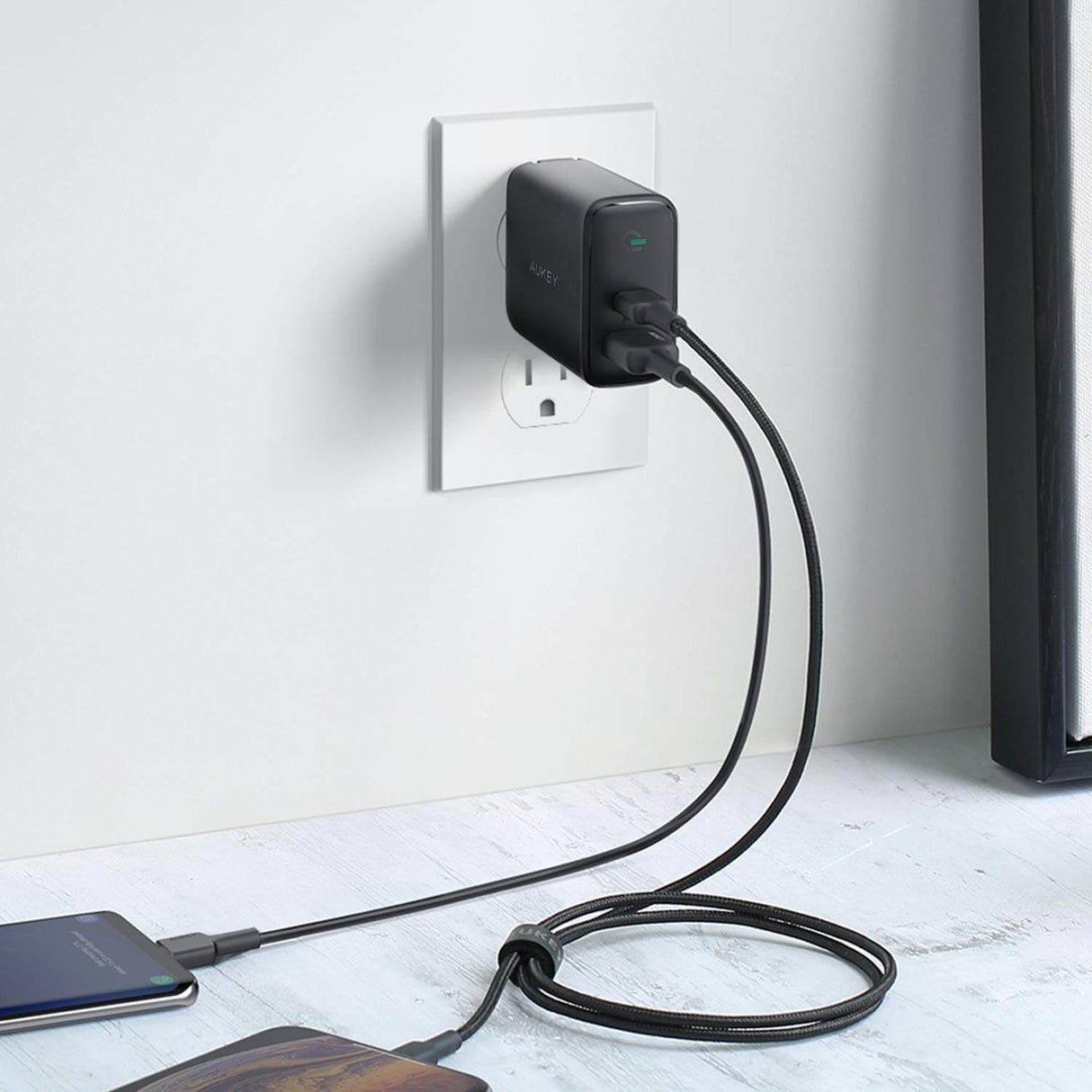 EAN 5902666661661 - AUKEY Focus Duo Universal Negro Corriente alterna Interior imagen 2