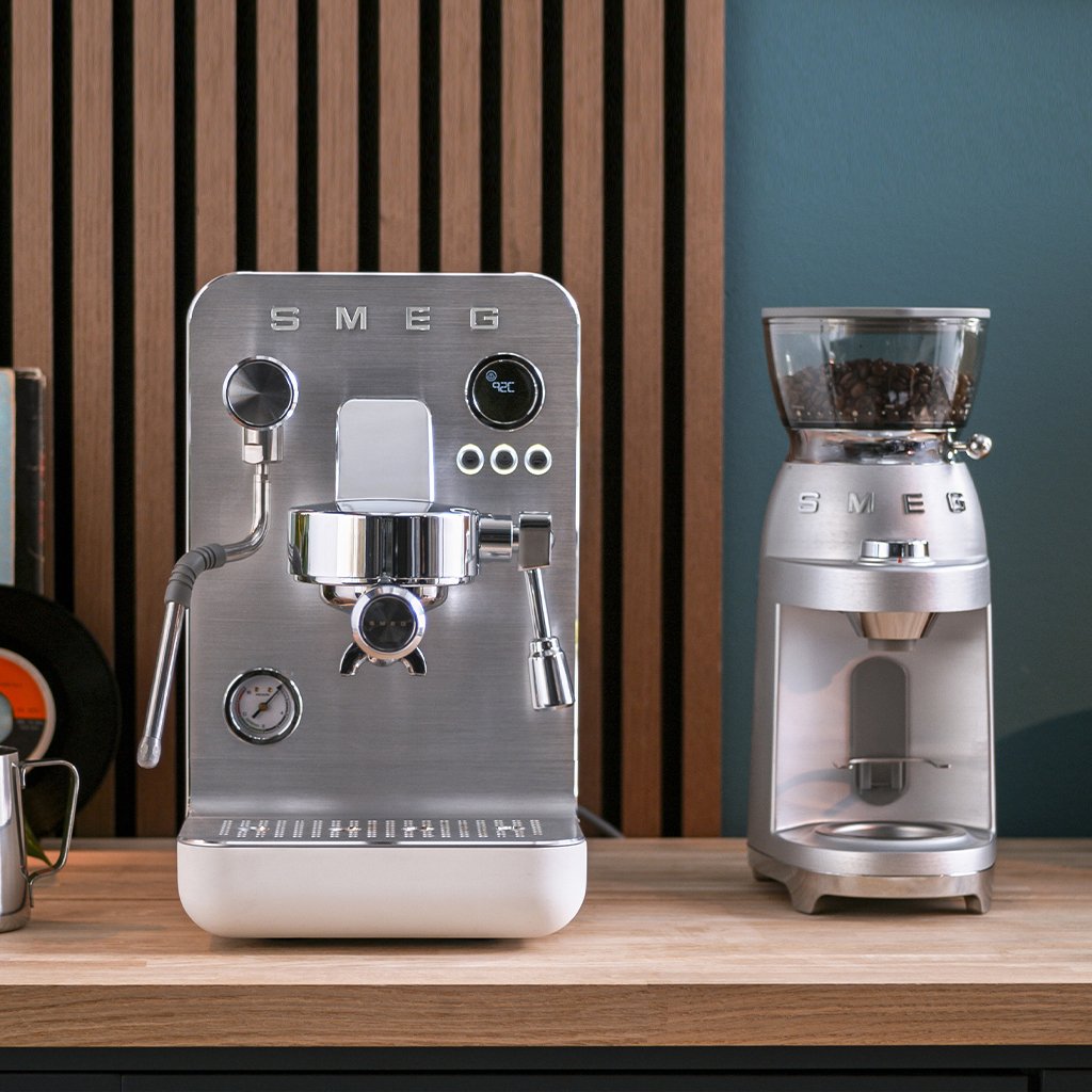 Smeg Espresso Coffee Machine Collection White Emc02whmeu
