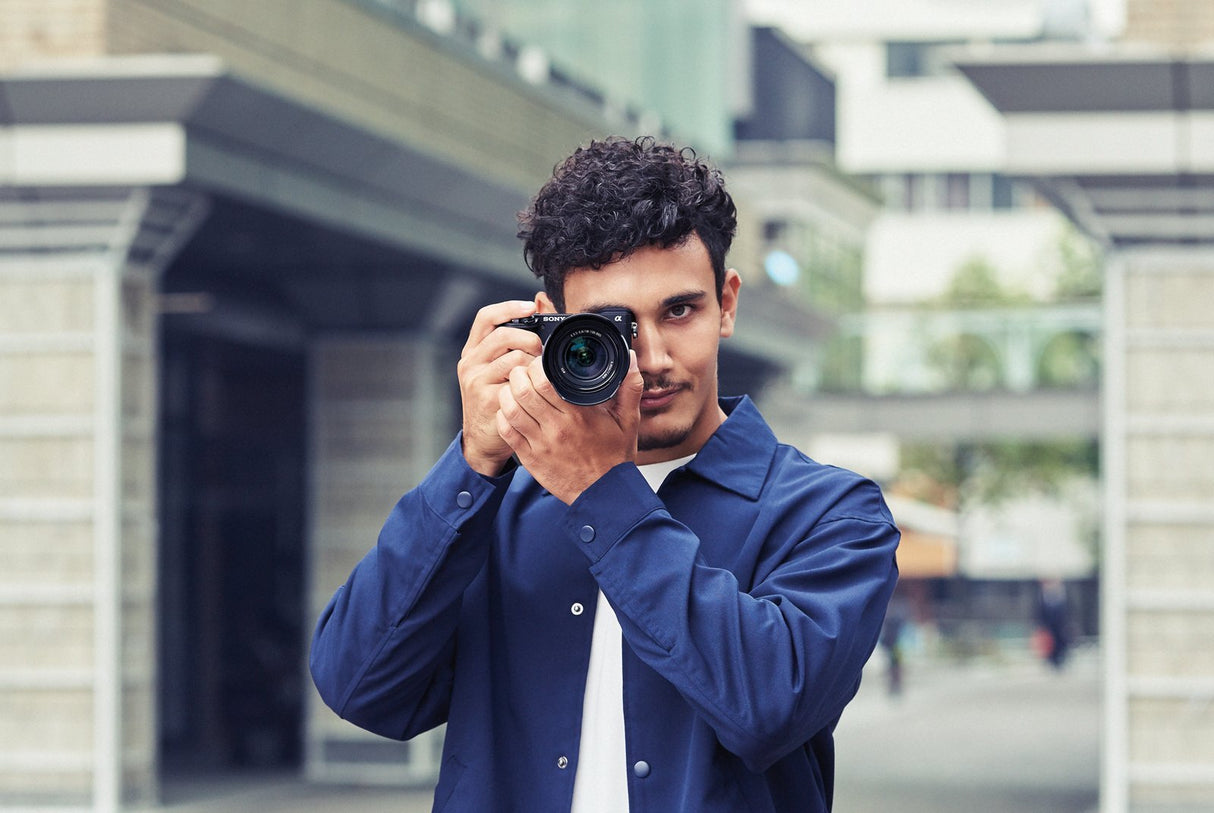 Sony Ilce-6400l CãMara Con Montura Tipo E Y Sensor Aps-C Cuerpo + Lente Zoom Potente De 16-50mm