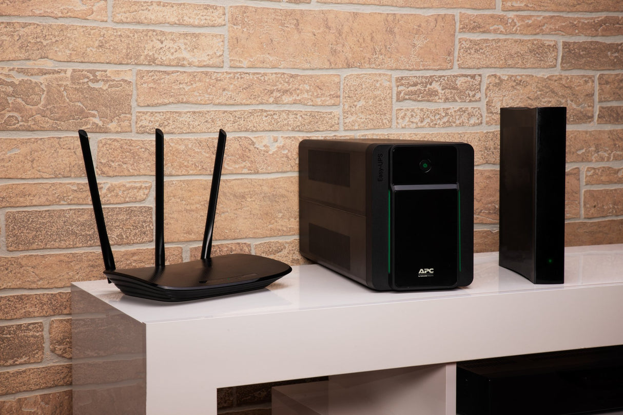 EAN 0731304404514 - APC Easy UPS sistema de alimentación ininterrumpida (UPS) Línea interactiva 1,6 kVA 900 W 6 salidas AC imagen 3