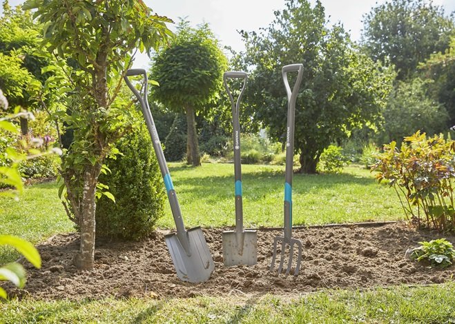 Gardena 17001-20 Pala Y Paleta Pala De Metal Con Cabeza Puntiaguda Ergonómica Para Drenaje Acero Negro