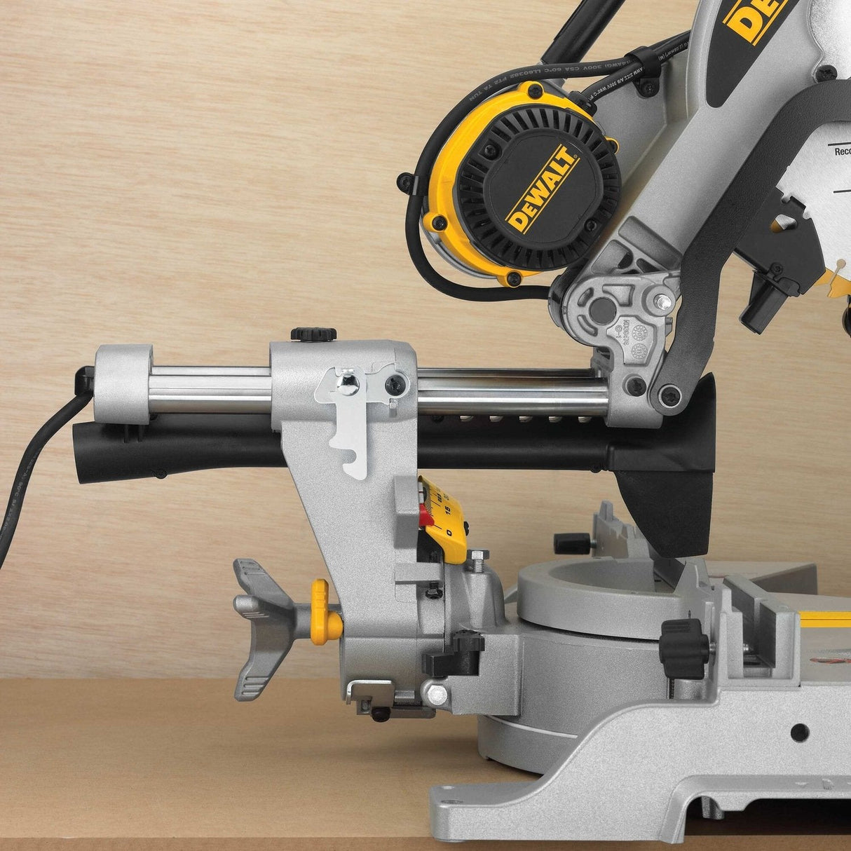 Dewalt Ingleteadora Telescopica Dws780-Qs (1675w; 305 Mm)
