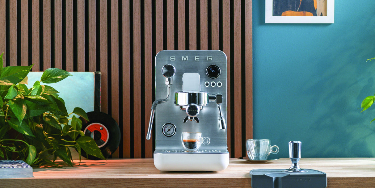 Smeg Espresso Coffee Machine Collection White Emc02whmeu