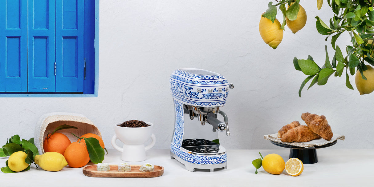 EAN 8017709333171 - Smeg ECF02DGBEU cafetera eléctrica Semi-automática Máquina espresso 1,1 L imagen 5
