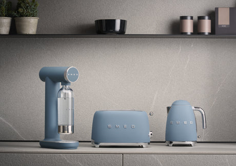 EAN 8017709343736 - Smeg KLF03SBMEU tetera eléctrica 1,7 L 2400 W Azul imagen 17