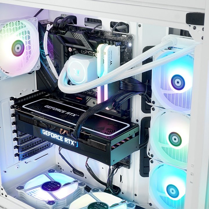 Pc Gaming Thermaltake Ganymed V2 Snow  I7-13700k 32 Gb Ddr5-Sdram 2 Tb Ssd Nvidia Rtx 4080 W 11 Home  Blanco