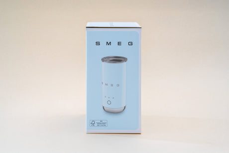 EAN 8017709353148 - Smeg MFF02WHEU espumador o calentador de leche Calentador/espumador de leche automático Blanco imagen 30