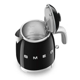 EAN 8017709302184 - Smeg KLF05BLEU tetera eléctrica 0,8 L 1400 W Negro imagen 5