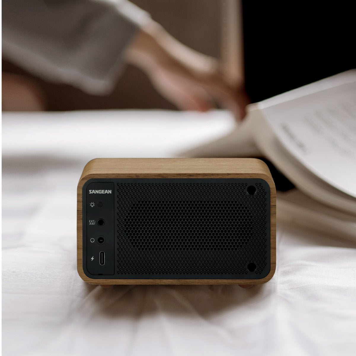 Sangean Wr-8 Nogal Vintage Radio Analógica De Madera Con Am Fm Bluetooth