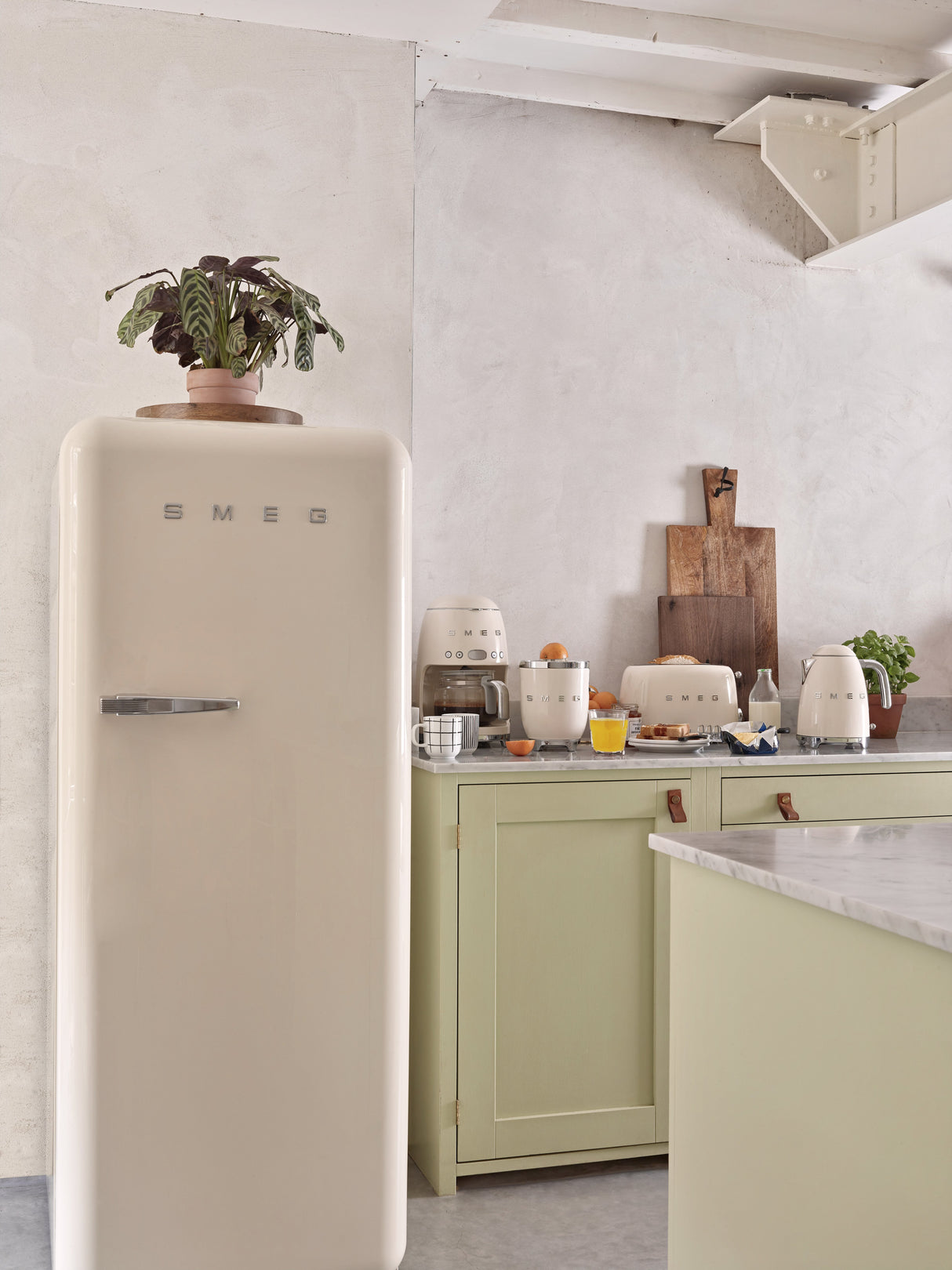EAN 8017709263348 - Smeg TSF03CREU tostadora 6 4 rebanada(s) 2000 W Crema de color imagen 8