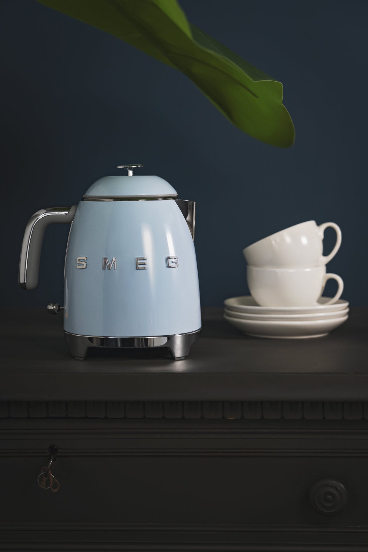 EAN 8017709302191 - Smeg KLF05PBEU tetera eléctrica 0,8 L 1400 W Azul imagen 22