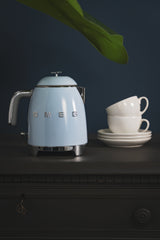 EAN 8017709302191 - Smeg KLF05PBEU tetera eléctrica 0,8 L 1400 W Azul imagen 22