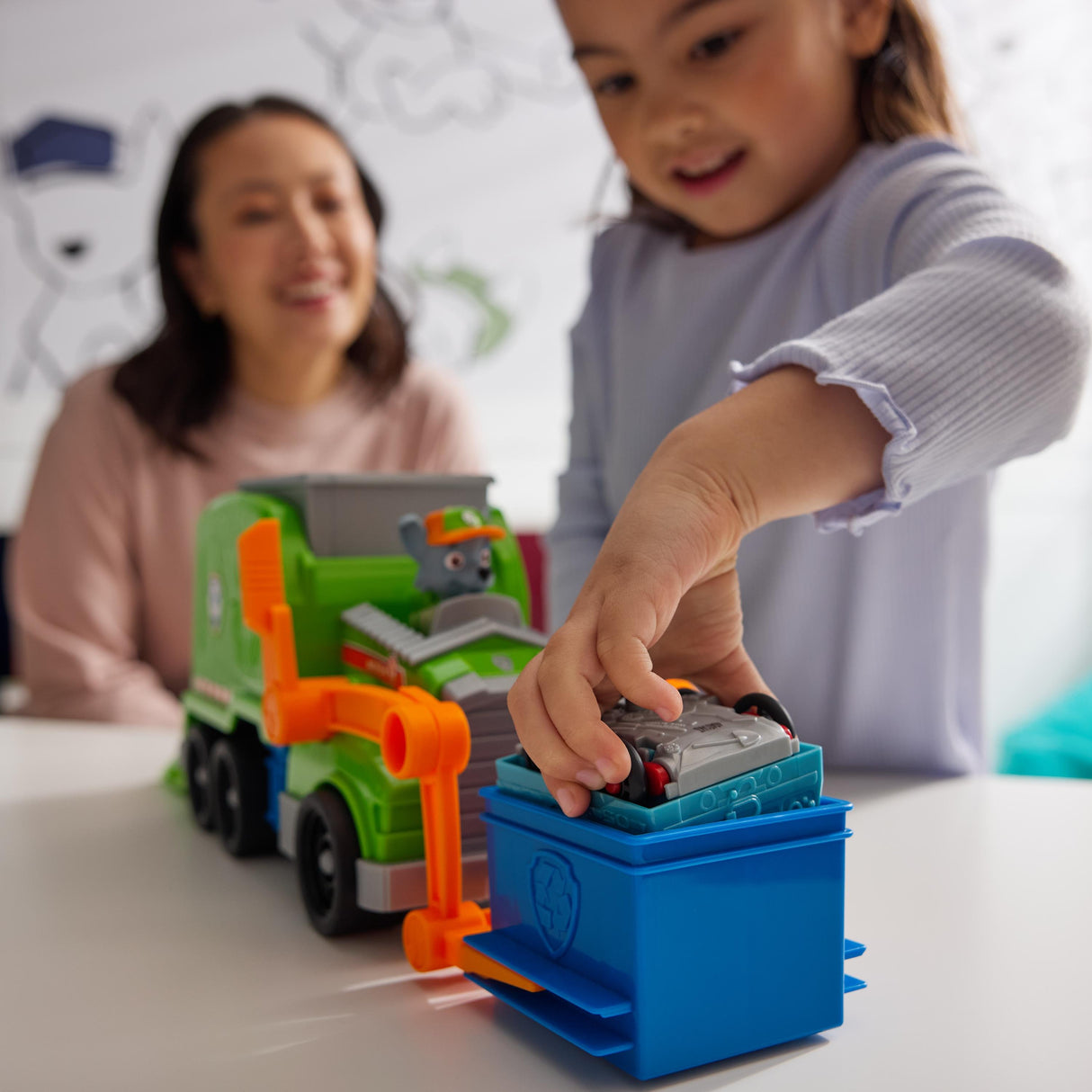 EAN 0681147038226 - PAW Patrol Crush N’ Roll Recycling Truck imagen 2