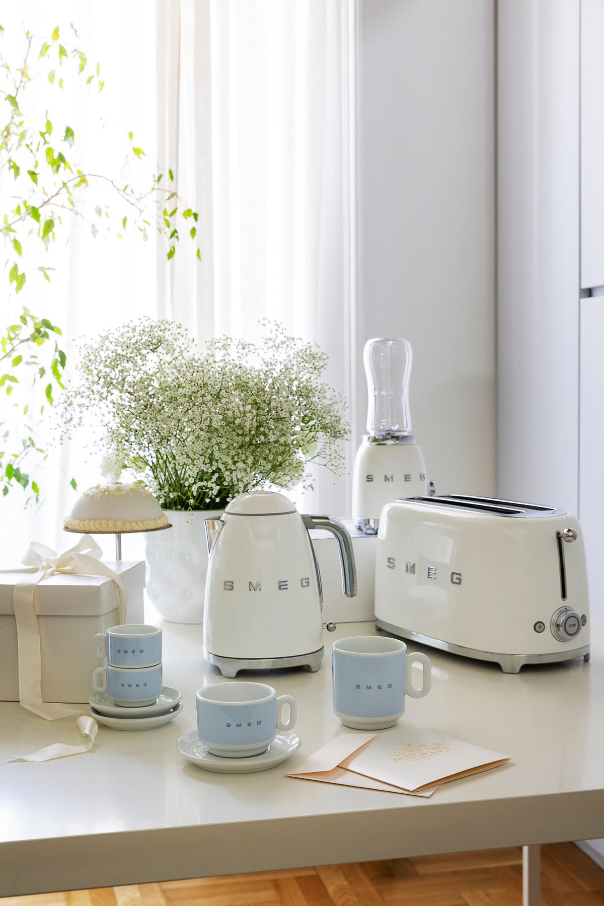 EAN 8017709230999 - Smeg KLF03WHEU tetera eléctrica 1,7 L 2400 W Blanco imagen 5