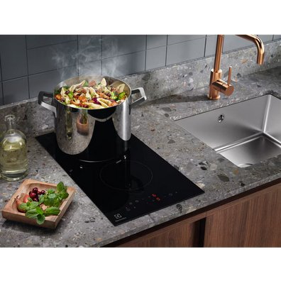 EAN 7332543982851 - Electrolux Serie 300 LHR3233CK Negro Integrado 30 cm Cerámico 2 zona(s) imagen 2