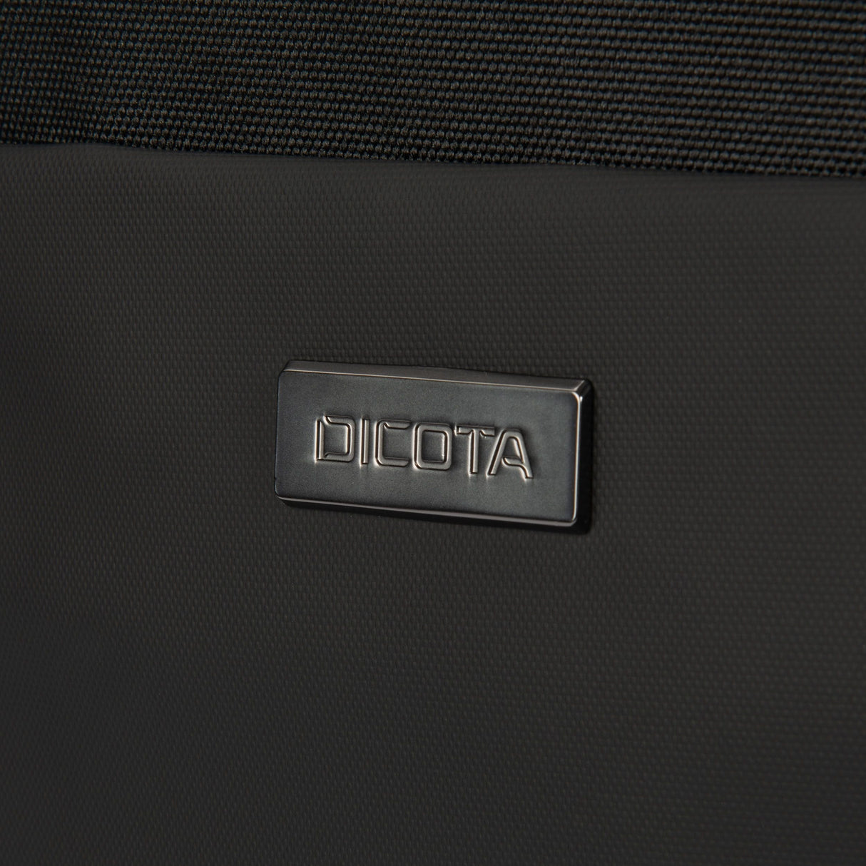 Dicota Top Traveller Dual Five 14-16 Negro
