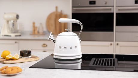EAN 8017709347901 - Smeg WKF01WH tetera 2,3 L Blanco imagen 8