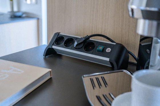 Brennenstuhl Alu-Office-Line Regleta 4 Tomas 1,8m H05vv-F 3g1,5