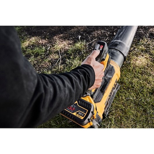 Soplador De Hoja Dewalt Dcmbl777n-Xj  54 V 258 Kmh