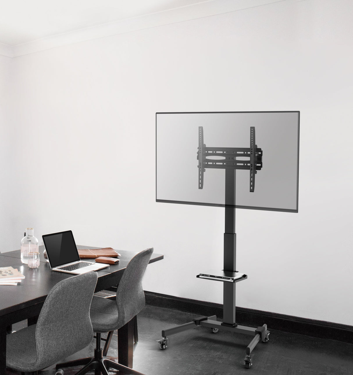 EAN 8716309135030 - Gembird TVS-55T-01 soporte para TV 139,7 cm (55") Negro imagen 6