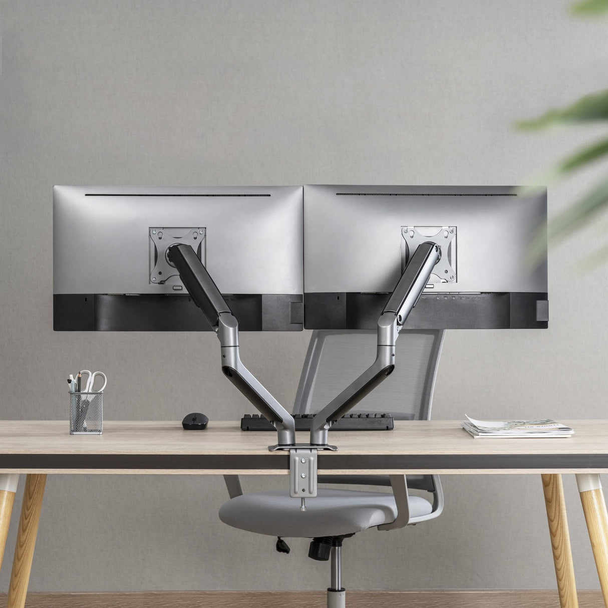 Tooq Soporte Mesa Pantallas Giratorio Inclinacion 2 Brazos 17-32" - Gris