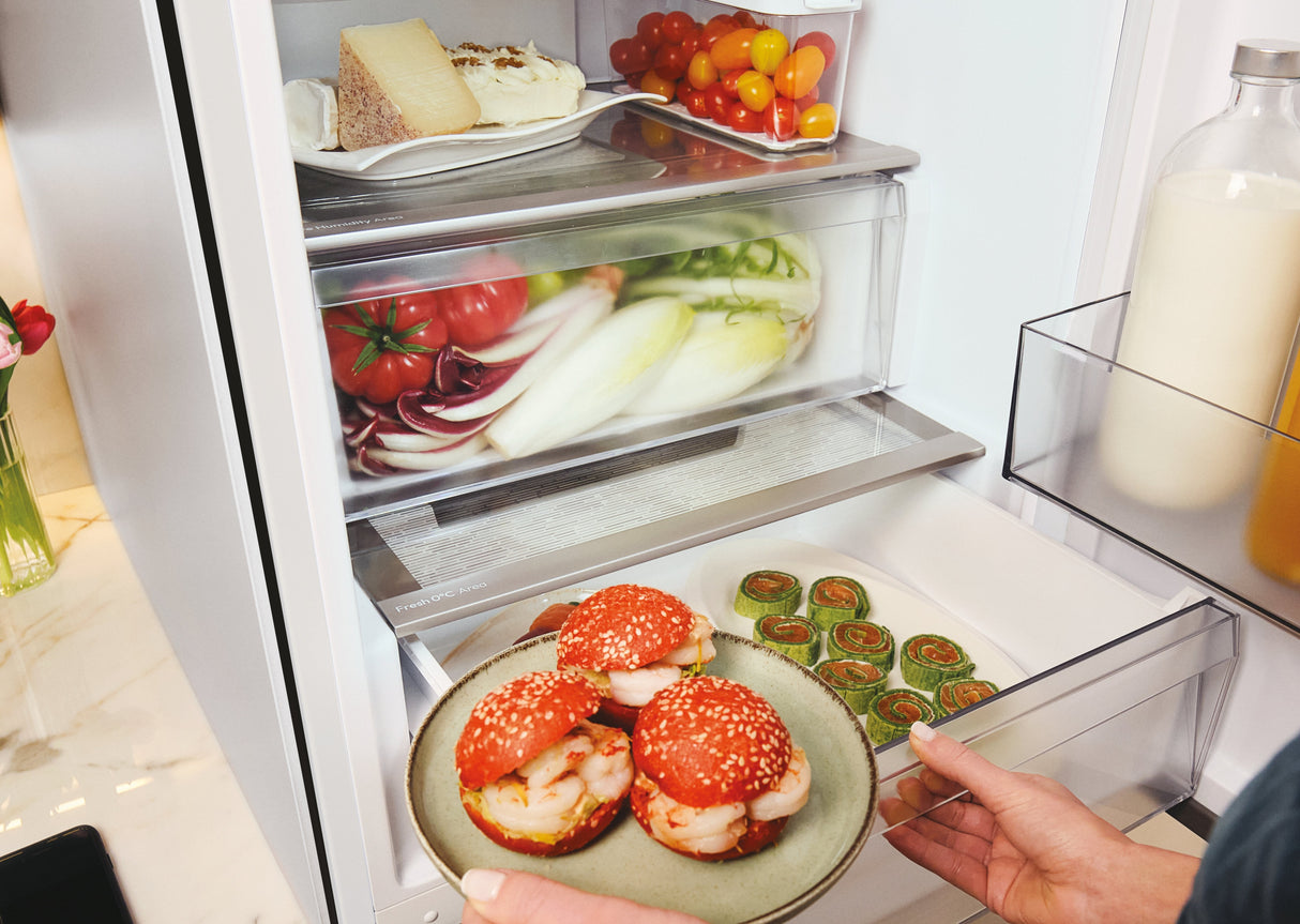 Cncq2t620dw Candy       Fridge