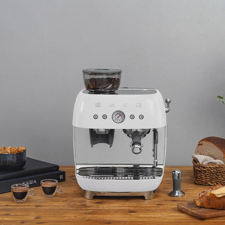 EAN 8017709329853 - Smeg EGF03WHEU cafetera eléctrica Manual Máquina espresso 2,4 L imagen 6