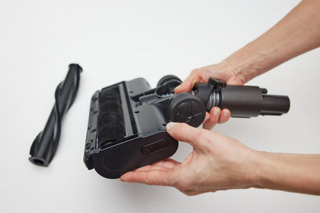 EAN 3838782835797 - Hisense HVC646630A Aspiradora escoba 2 en 1 Batería Secar HEPA Sin bolsa 0,701 L 330 W Negro imagen 35