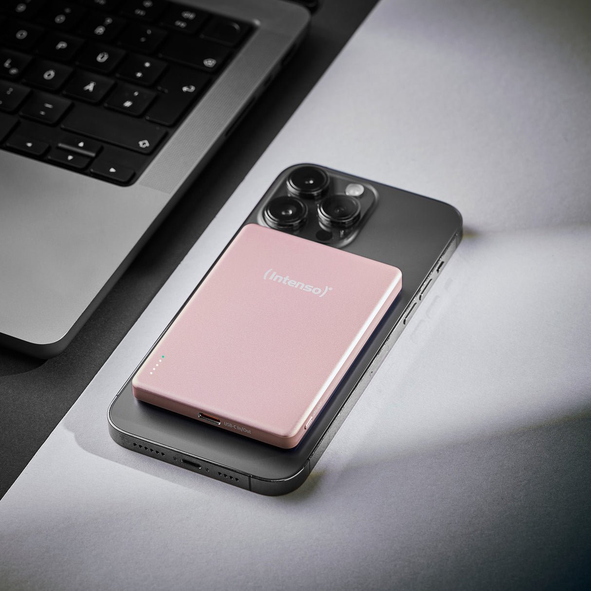 EAN 4034303036158 - Intenso MW5000 Polímero de litio Cargador inalámbrico Rosa imagen 16