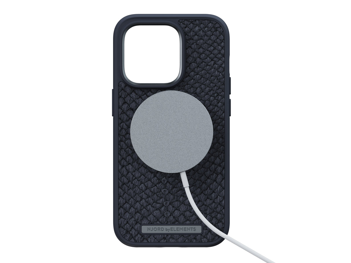 EAN 8720574621129 - Njord byELEMENTS Salmon Leather Magsafe funda para teléfono móvil 15,5 cm (6.1") Negro imagen 3