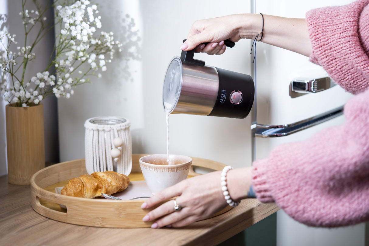 Espumador  Adler Ad 4497  O Calentador De Leche Automático Negro