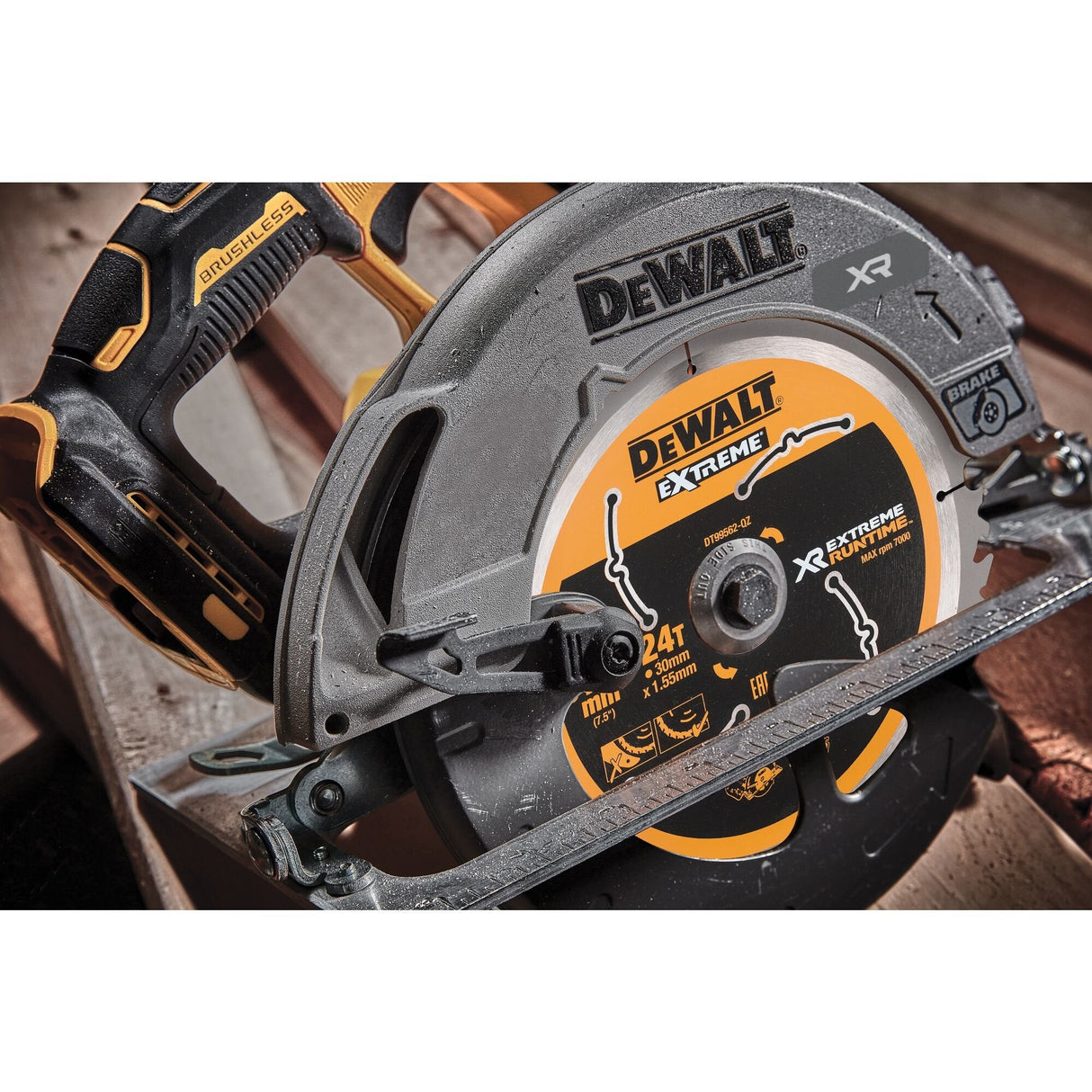 Sierra Circular Inalámbrica Dewalt Flexvolt Advantage Dcs573nt, 18 Voltios Amarillo/Negro, Sin Batería Ni Cargador, En Tstak Box Vi Dcs573nt-Xj