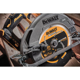 Sierra Circular Inalámbrica Dewalt Flexvolt Advantage Dcs573nt, 18 Voltios Amarillo/Negro, Sin Batería Ni Cargador, En Tstak Box Vi Dcs573nt-Xj