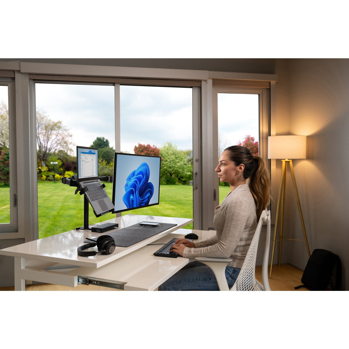 EAN 0085896554097 - Kensington K55409WW soporte para monitor 81,3 cm (32") Escritorio Negro imagen 8