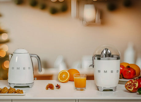 EAN 8017709227852 - Smeg KLF03CREU tetera eléctrica 1,7 L 2400 W Crema de color imagen 18