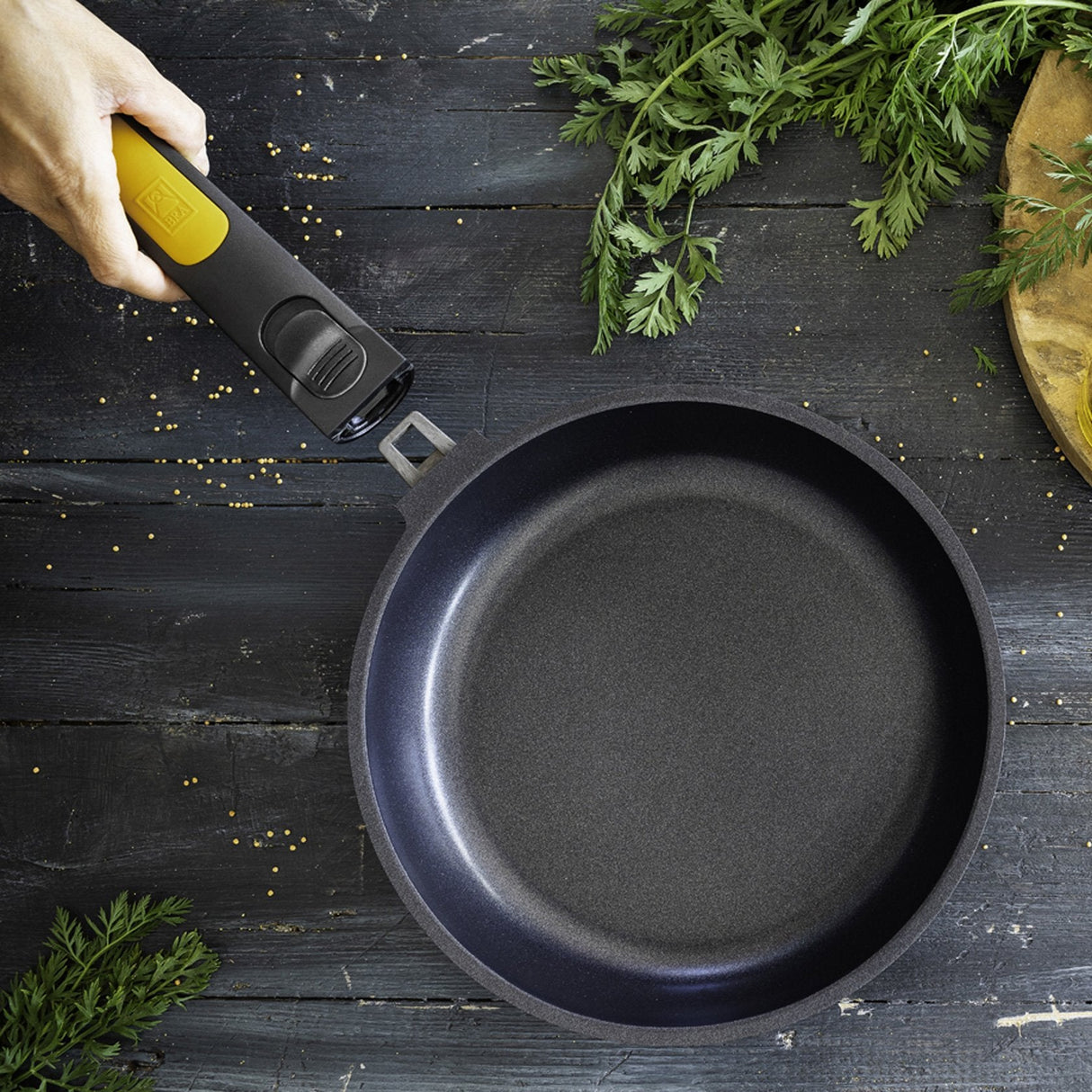 Sartén Fast Click Bra 481226 Ø26cm Espesor 5.5mm Aluminio Fundido Indeformable Teflón Antiadherente Mango Desmontable