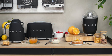 EAN 8017709290795 - Smeg KLF03BLMEU tetera eléctrica 1,7 L 2400 W Negro, Cromo imagen 13