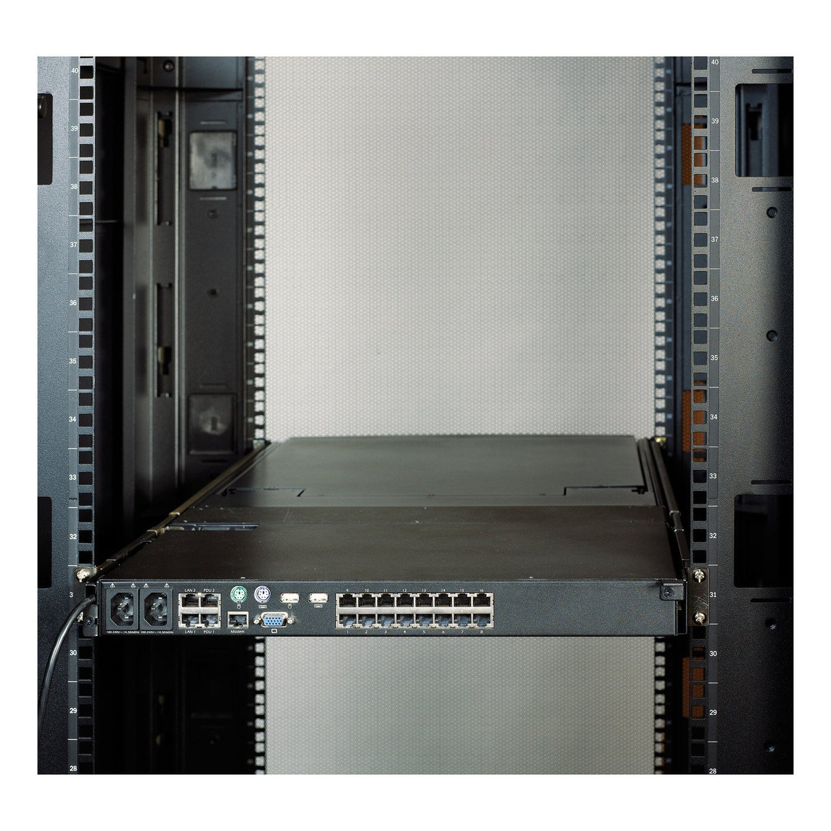 EAN 0731304285496 - APC KVM-LCDMOUNT kit de montaje Negro imagen 4