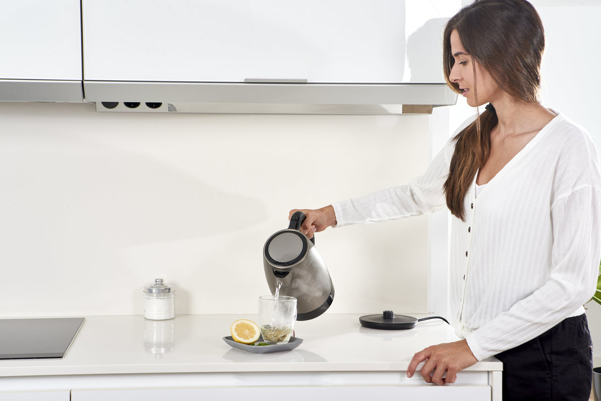 Hervidor Inox Black+Decker 2200w Capacidad 1.7l Bxke2201e