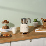EAN 8017709316075 - Smeg MFF11CREU espumador o calentador de leche Automatic milk frother/warmer Crema de color imagen 9