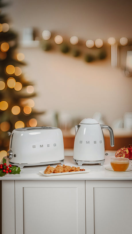 EAN 8017709230999 - Smeg KLF03WHEU tetera eléctrica 1,7 L 2400 W Blanco imagen 5