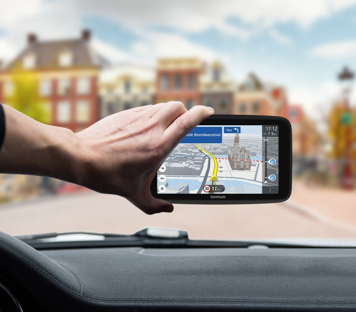EAN 0636926106931 - TomTom GO Superior 7 navegador Fijo 17,8 cm (7") Pantalla táctil Negro imagen 3