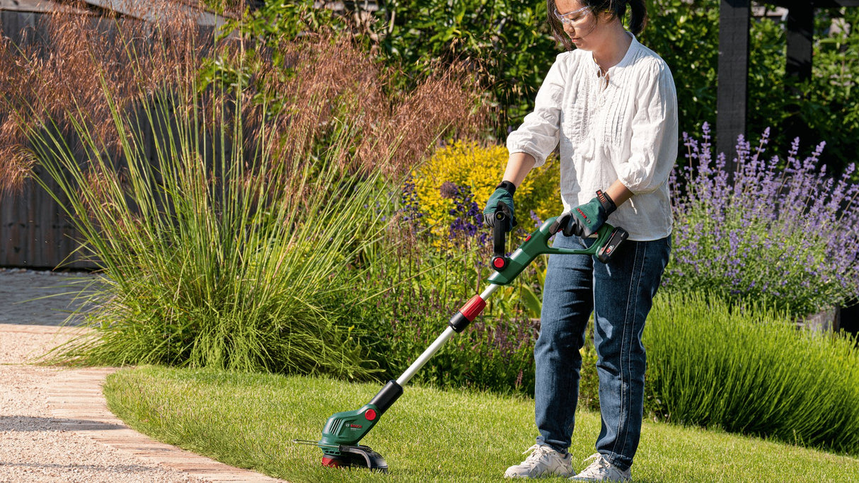 EAN 4059952668666 - Bosch UniversalGrassCut 18V-26-500 26 cm Batería Negro, Verde imagen 3