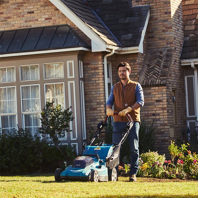 Cortacésped Inalámbrico Makita Dlm539z, 36 Voltios (2x18 Voltios) Azul/Negro, Sin Batería Ni Cargador, Con Tracción Dlm539z